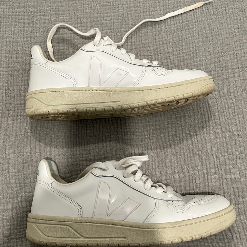 VEJA Woman’s white sneaker